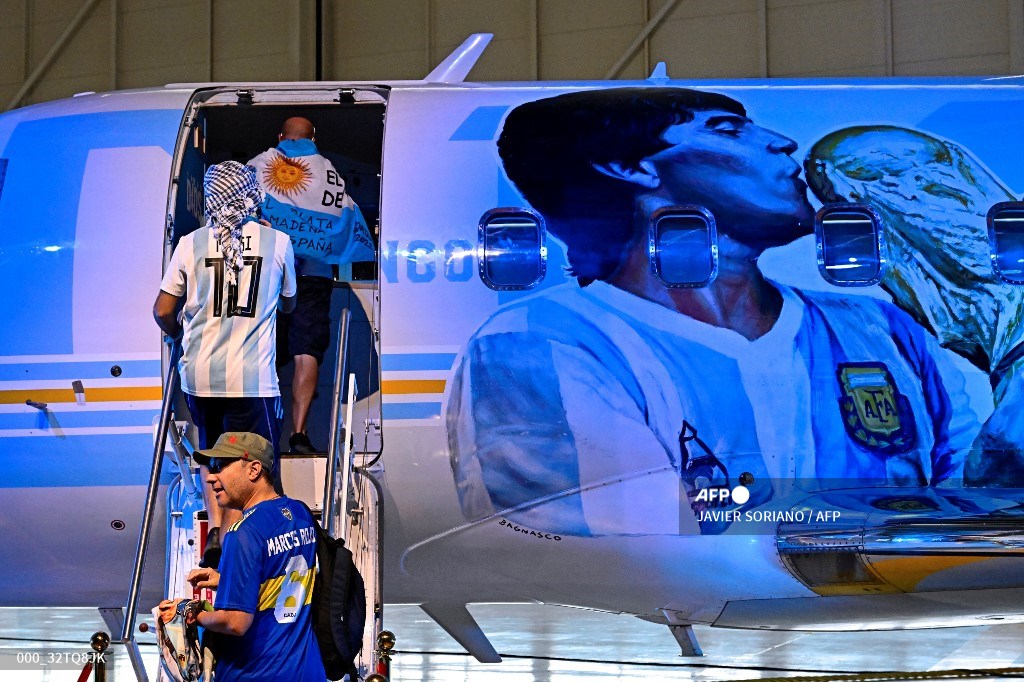 Avión homenaje a Maradona