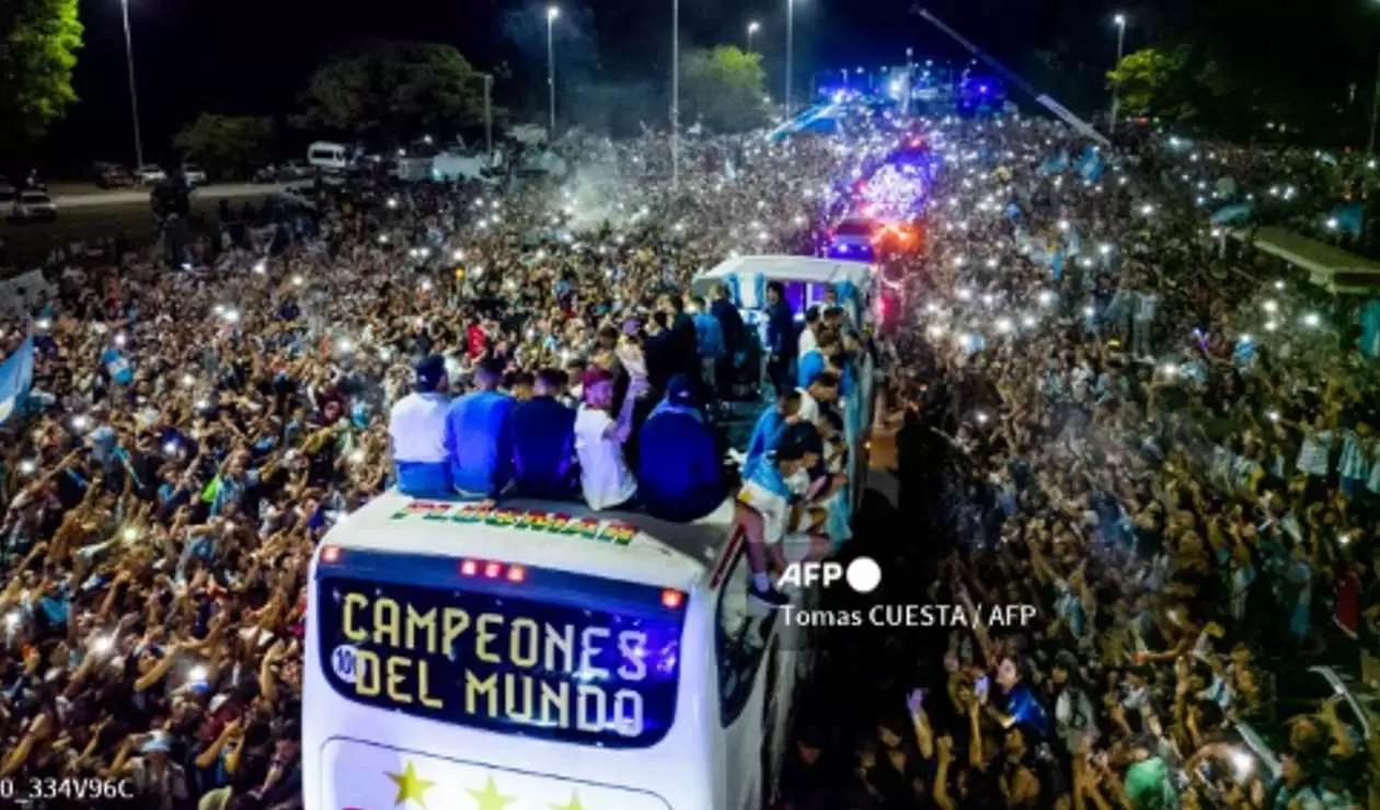 Jugadores de la Selección Argentina casi se caen en la celebración