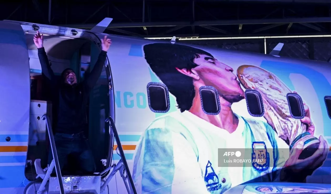 Avión homenaje a Maradona