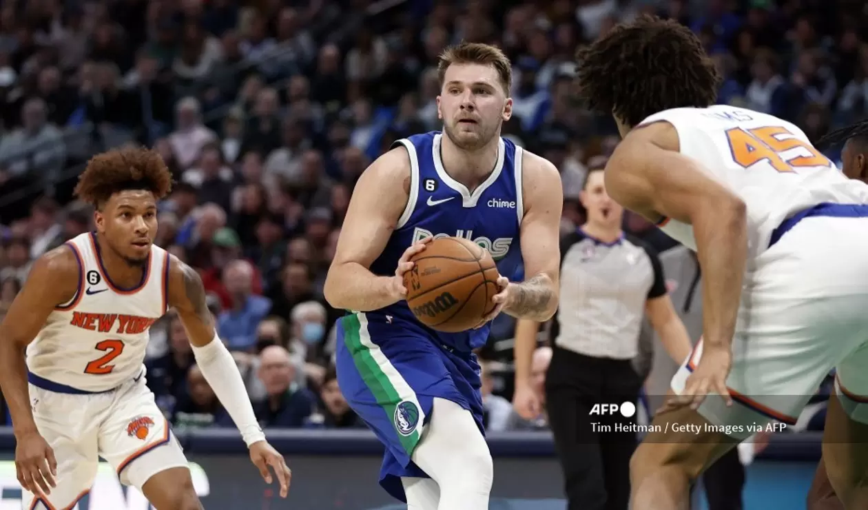 Luka Doncic #77 de los Dallas Mavericks 