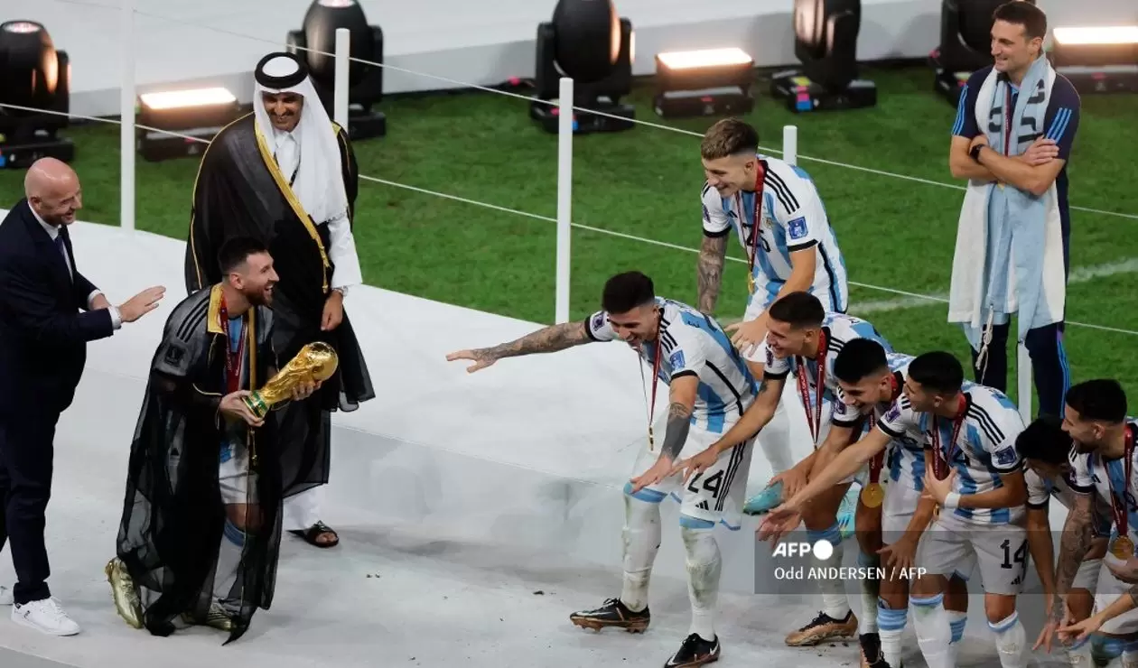 Messi y Argentina celebrando el título en Qatar 2022