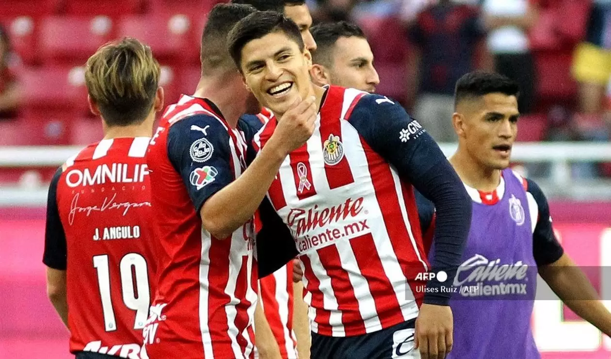 Ronaldo Cisneros celebrando gol