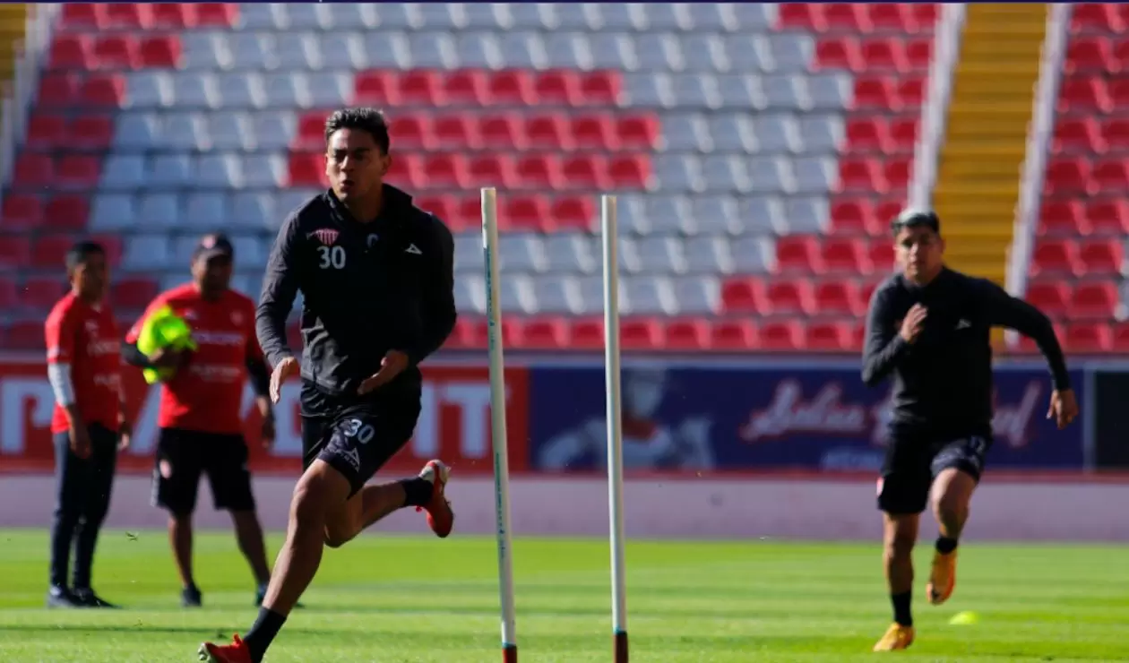 Jugadores del Necaxa en entrenamiento