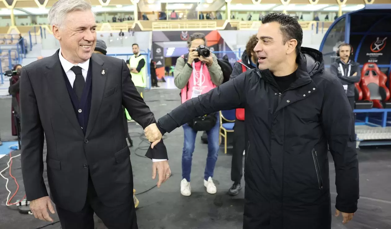 Xavi junto al entrenador del Real Madrid